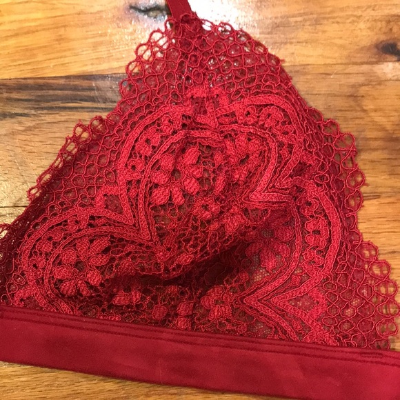 Victoria’s Secret Red Lace Bra Size Large - Picture 10 of 16